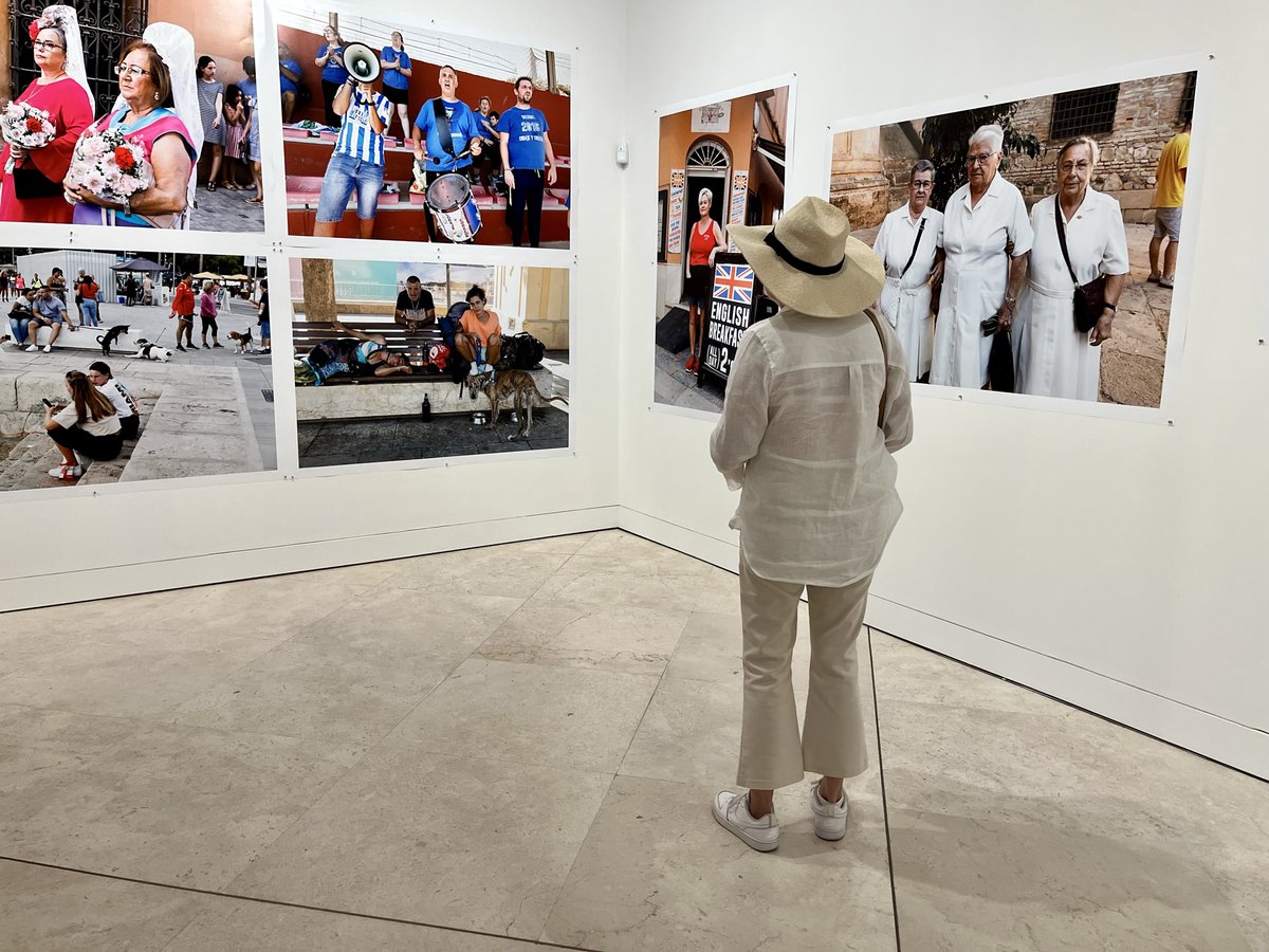 Hasta el 30 DIC, en el  <a href="/Museo_Malaga/">Museo de Málaga</a>, 'Martin Parr. MálagaEXPRESS'  del Centro Andaluz de la Fotografía #CAF 
 
La muestra se compone de 104 imágenes que Martín Parr realizó en #Málaga en 2022:

bit.ly/3NHUYGv
 
<a href="/CulturaAND/">Cultura Junta de Andalucía</a> <a href="/MagnumPhotos/">Magnum Photos</a> <a href="/la_chrome/">LaChrome®️</a> <a href="/MalagaJunta/">MálagaJunta</a>