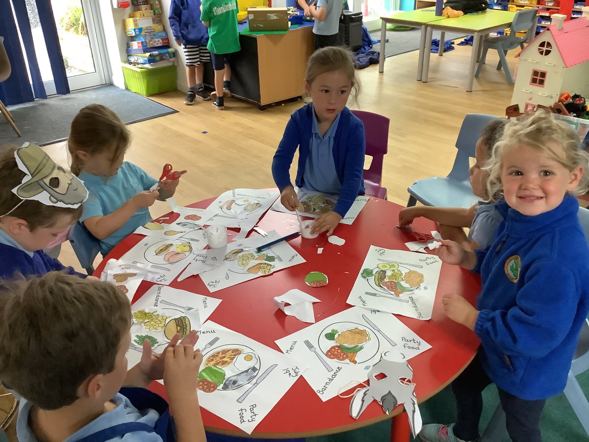 llanrhidianp's tweet photo. #LlanPengwin have been busy down on the farm today. We had fun meeting our new Pengwin today #LlanHum #LlanFun https://t.co/S7XPE3rtQt