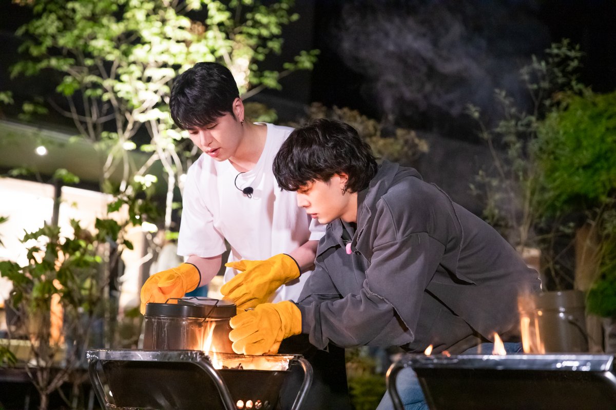 MnetJP_Ch's tweet photo. ◤￣￣￣￣￣￣￣￣￣￣◥ 
𝑮𝑬𝑻 𝑹𝑬𝑨𝑫𝒀, #𝒊𝑲𝑶𝑵𝑻𝑰𝑴𝑬!
#𝒊𝑲𝑶𝑵𝑰𝑪 のためなら～ 
◣＿＿＿＿＿＿＿＿＿＿◢ 

#iKONIC の皆様、カレー対決いかがでしたか☺️?
勝敗は来週まで持ち越しですね🍛💕

第3話は7/21(金)放送・配信⛺
ぜひお見逃しなく💁‍♀️
https://t.co/AdsW4VvI72 https://t.co/PUBPE5aR4x
