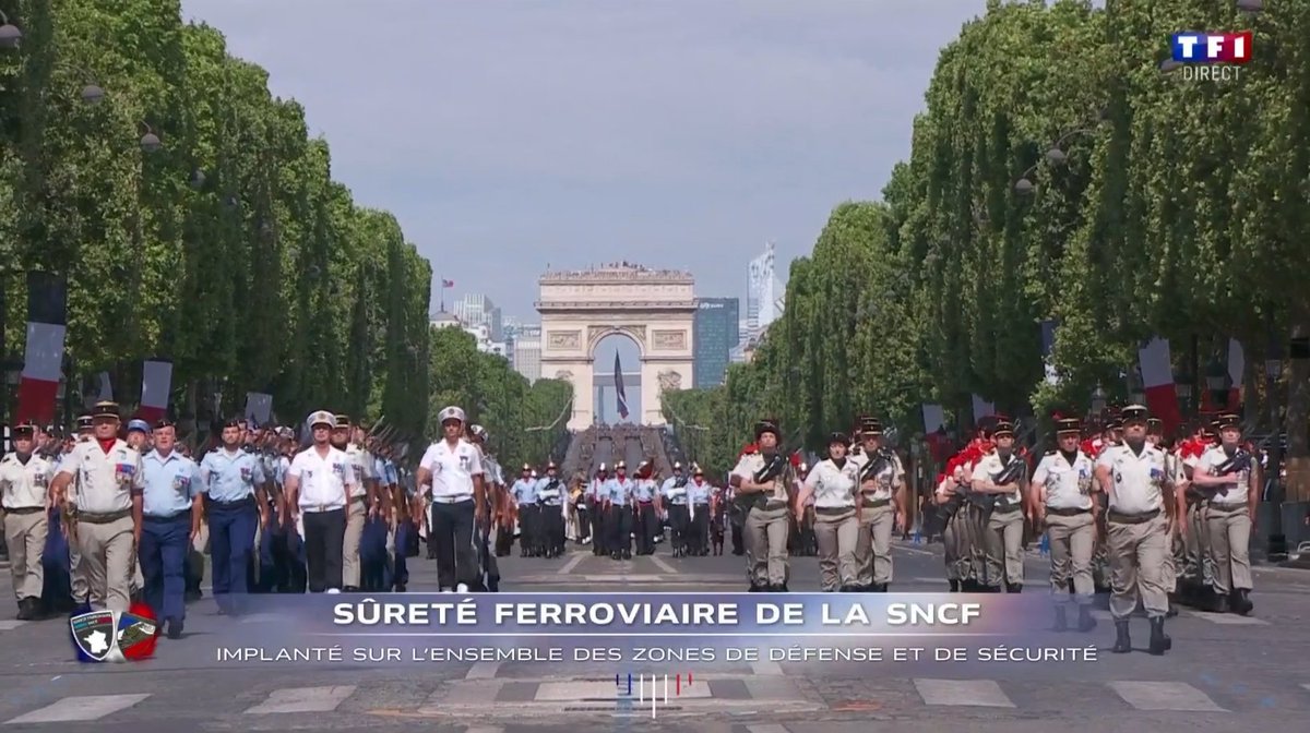 MichaelFBY's tweet photo. Agents #SNCF de la sûreté ferroviaire (SUGE), supervision du réseau, contrôleurs ou encore conducteurs, ils font partie de la réserve opérationnelle française.
Ils ont participé au défilé du #14juillet🇫🇷 aux côtés des forces nationales de la Défense et de sécurité. https://t.co/7qSxEvYUps