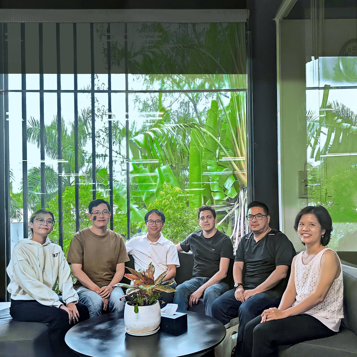 Officience tweet media