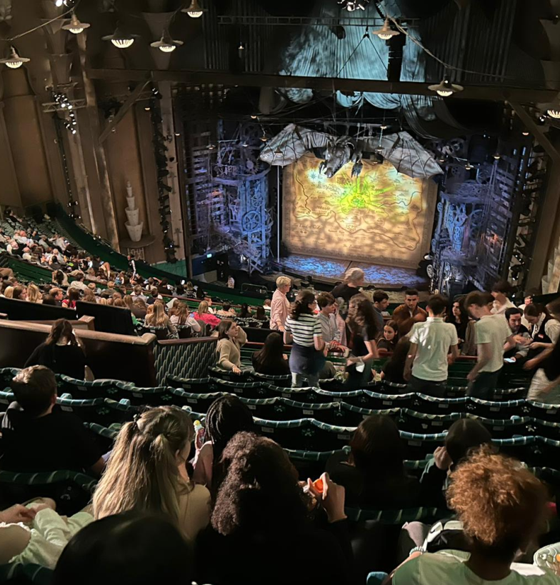 On Wednesday a group of Year 9-12 Music and Drama students had a wonderful evening flying into the Land of Oz for Wicked the Musical in the West End! Everyone thoroughly enjoyed the tale of the two witches Elphaba and Glinda! #musicaltheatre #wicked #wearethewren
