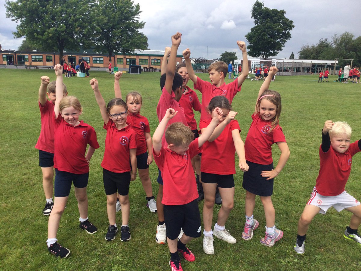 MissWinnardSTM's tweet image. Go Miss Winnard’s group!! What a fantastic sports day🏃‍♀️🏃🏃‍♂️#STMPE