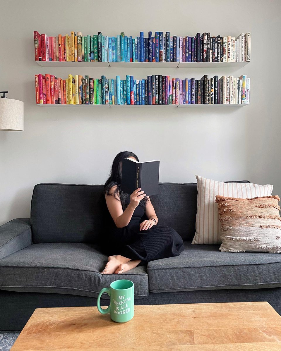 TEEbooks_'s tweet photo. Nous sommes totalement tombés amoureux de ce magnifique rangement créé par @bookswithtay ! 💕 Non seulement cela nous inspire, mais découvrir que des influenceurs comme elle sont parmi nos clients, c'est un véritable honneur pour nous ! 🤩🥰⁠
⁠ https://t.co/X9CZk7SiL0