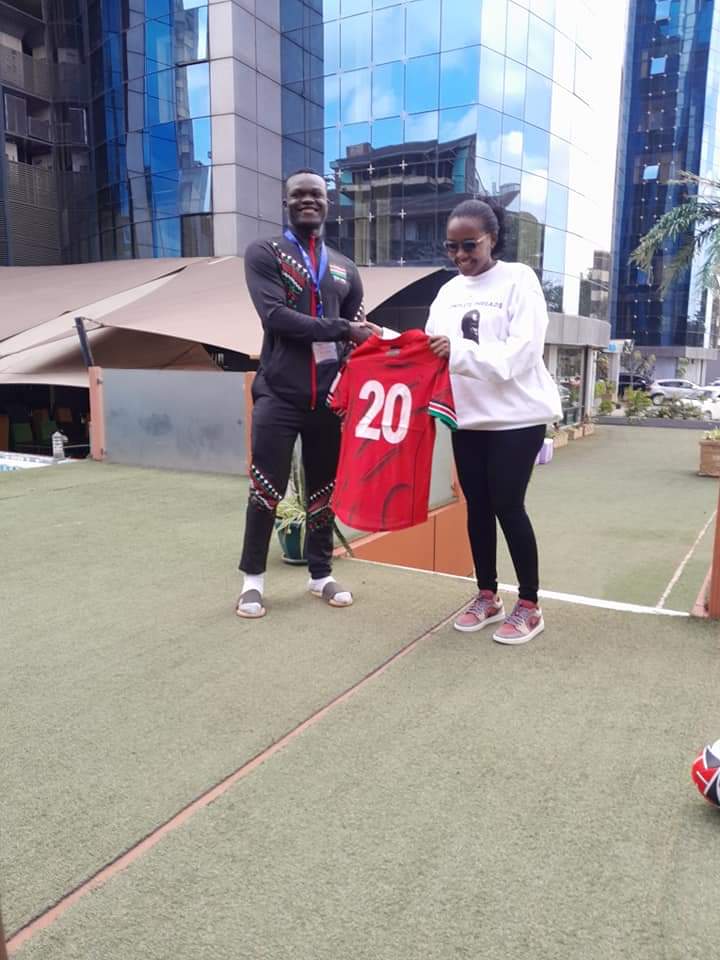 KiongoziFelix's tweet photo. #TeamChipu Shirt presentation ahead of their World Rugby U20 Trophy opening clash against Samoa
In attendance was KRU Chairman Sasha Mutai as well as KRU Director of Fixtures Leslie Mwangale and Kenya Simbas TM Jimmy Mnene
#WorldRugbyU20s
#RugbyNaSherehe
#TalantaHela
#AbabuNaKaz https://t.co/MBuqr7a3Dx