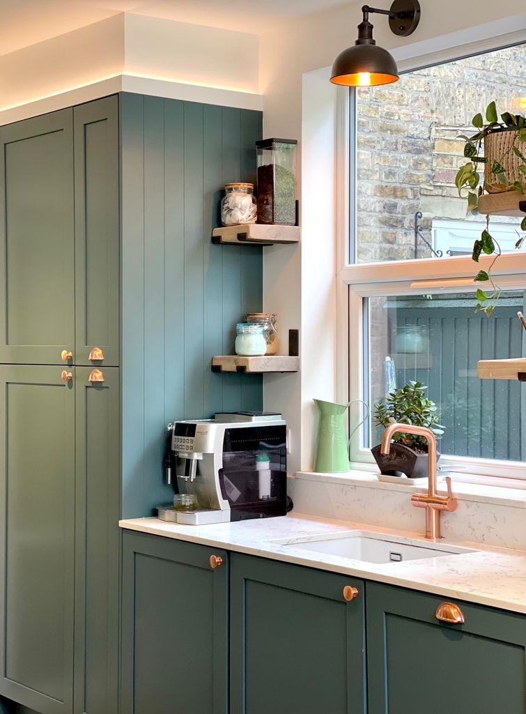 UnitsOnline's tweet photo. Classic shaker styling.

This beautiful shaker kitchen, supplied to another happy customer, is the Burbidge Fenton.  It is shown here in baltic green, which is available from stock.  The Fenton is available with a choice of 22 stunning colours.

https://t.co/JTNzsQLZ5F https://t.co/v1eH5Oa2R0