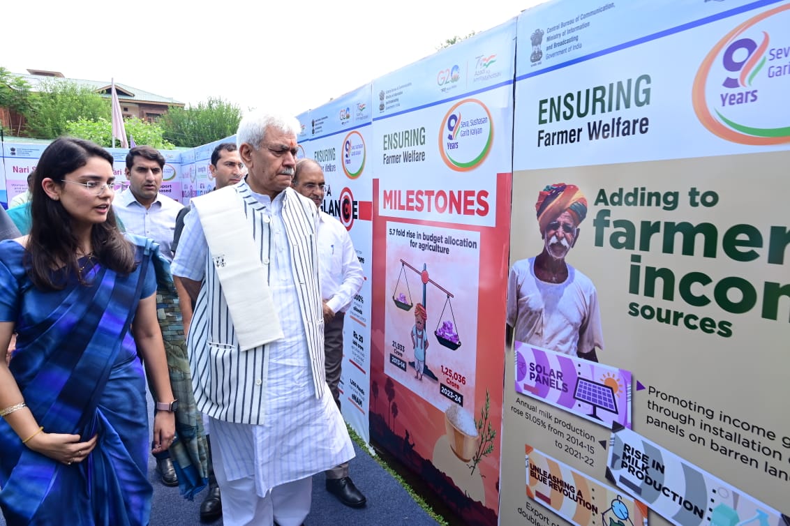 shah_Shakir_011's tweet photo. Attended #valedictory_function of CBC, Ministry of I&amp;B's Multimedia Exhibition in #Srinagar. In past 9 years under the leadership of Hon'ble PM Shri Narendra Modi Ji,the country has #transformed into economic #powerhouse &amp; a model of inclusive #development for the world.LG Sinha https://t.co/sqHs7IgBkb