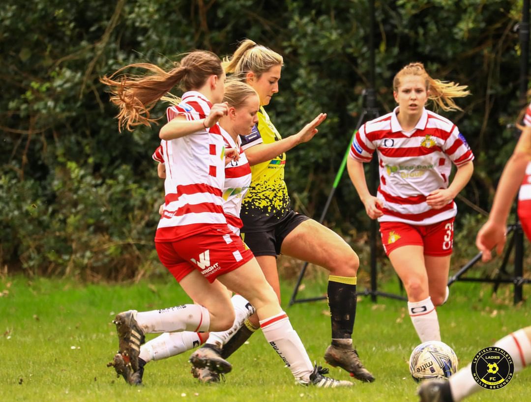 LeafieldAthLFC's tweet image. RETAINED

COLETTE BELL &amp;amp; GRACE GODWIN
NEW VICE CAPTAINS 🟡⚫️

Colette with her cat like reflexes, communication &amp;amp; distribution. Grace the ever present defender that a team needs. Consistent, hardworking &amp;amp; true role models. 
They will do a fantastic job as VC this season! 
#LALFC