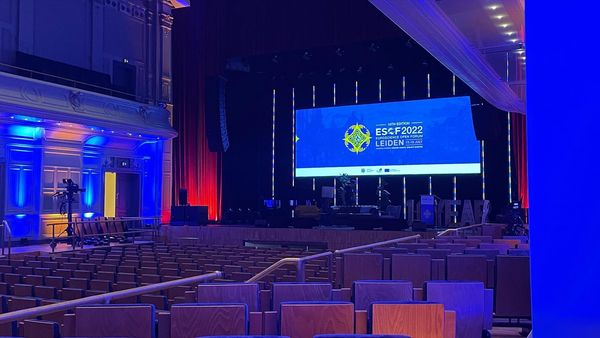 networking_buzz's tweet photo. This time last year I was volunteering for the ESOF EuroScience Open Forum (ESOF).

Being a massive sci-fi fan I was quite blown away by getting to see the James Webb: Nasa space telescope replica.

Of course, I took the opportunity to network.

#volunteering #givingback @esof_eu https://t.co/mevv07iP1l
