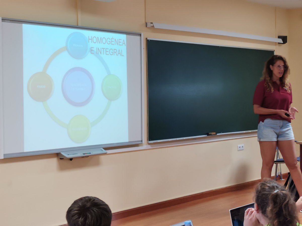 #Formación📚Soria <a href="/Ayto_Soria/">Ayuntamiento de Soria</a> acoge la fase presencial del CURSO NACIONAL de entrenadores NIVEL III. 

📆 Desde el 10 hasta el 17 los futuros técnicos  continuarán su formación en las instalaciones del Pabellón Municipal Los Pajaritos ✅📍

rfevb.com/n/soria-acoge-…