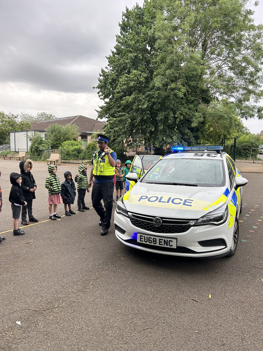 Stukeley2022's tweet photo. Lots excitement this morning in EYFS! The children loved meeting PCSO Reubens. https://t.co/srwMUP8Ocw