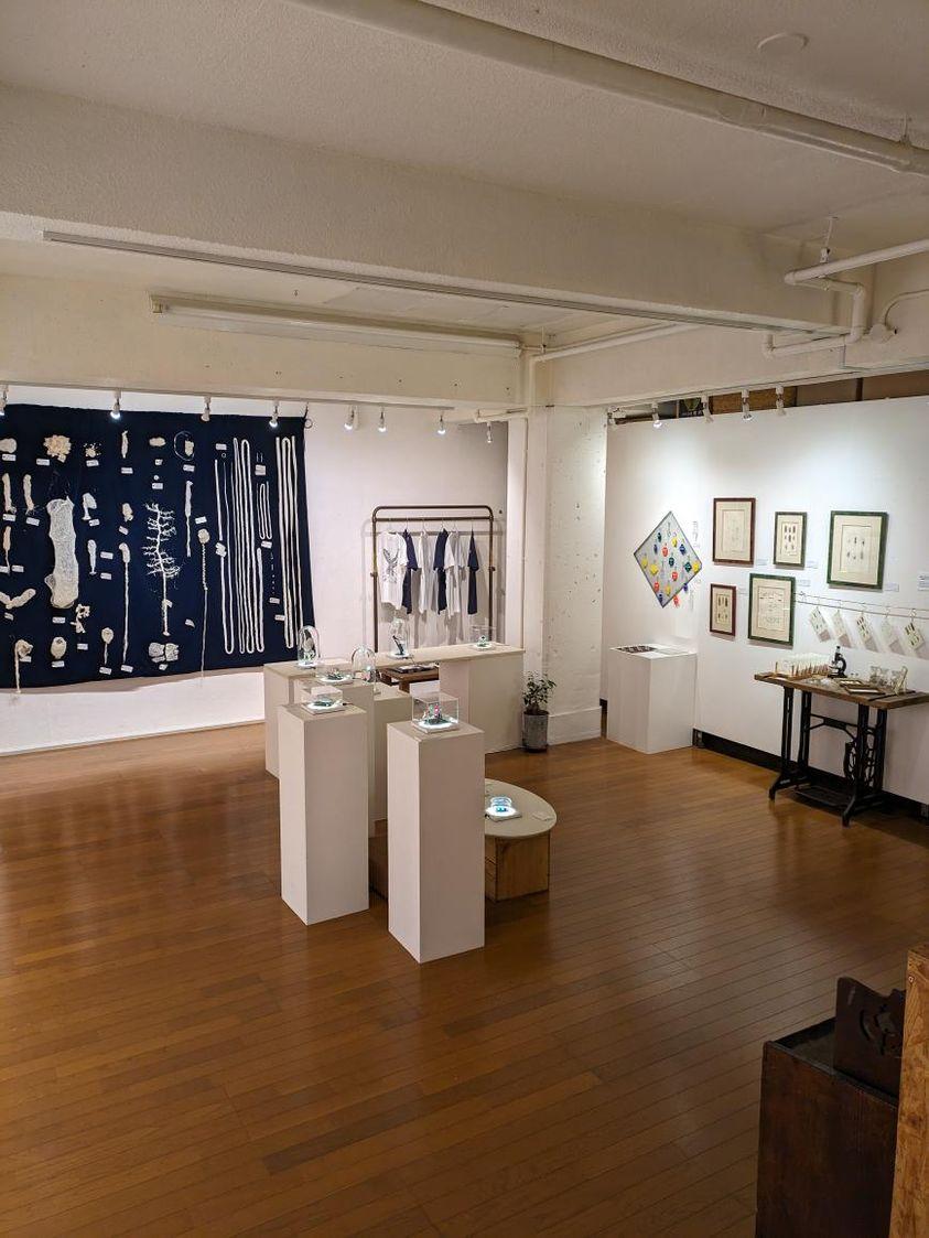 「#寄生虫美術展覧会いよいよ明日から開催です!※画像は展示風景今回納品させていただ」|我流切紙人 ✨5/20・21（土日）デザフェスF-290・291✨のイラスト