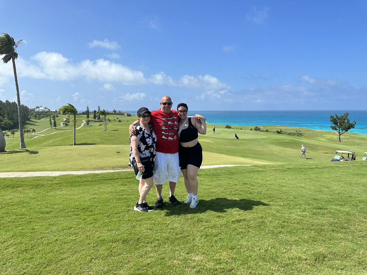 LynnLAAP's tweet photo. Fun in the sun on our Bermuda getaway! https://t.co/BYR6j7vwXk