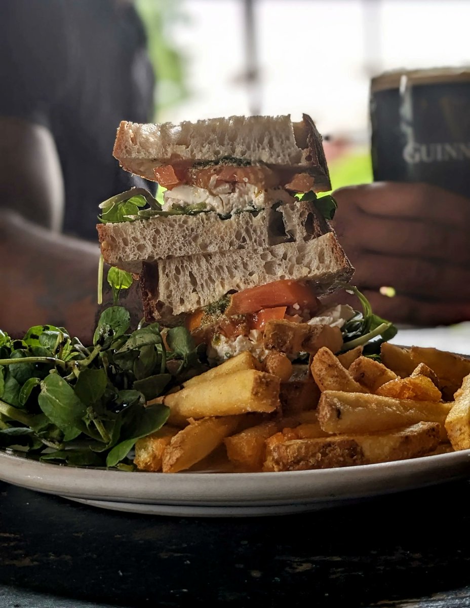 Now that's a sandwich 🥪

Looking for a spot of lunch, we have a great selection of light bites on our brunch menu.

#youngs #youngspubs #lightbites #brunch #somerset #seasidetown #somerset #dogfriendly