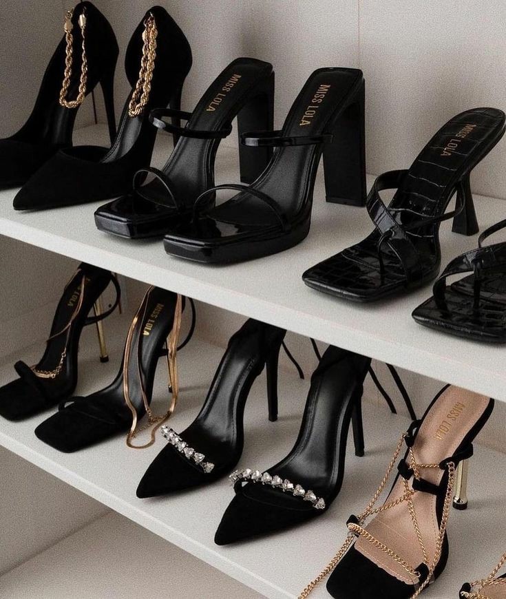 Outfit_Luxy's tweet image. Black heels 🖤