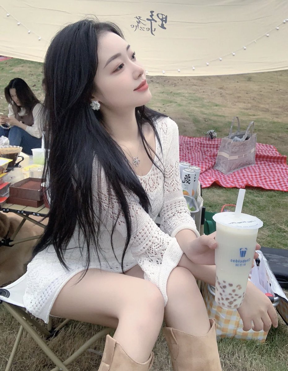 IvesTom9's tweet photo. 好多事不要说太多.就是姿势一样心领神会就好🙈🙈 https://t.co/1xezEp9Zpf