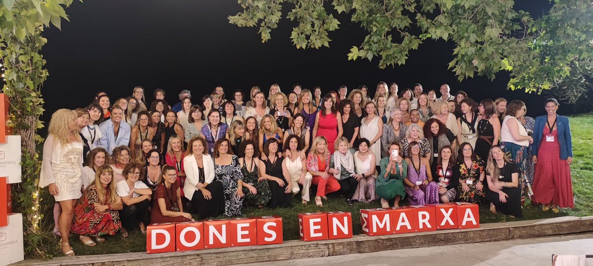 donesdempresa's tweet photo. Gran nit amb GRANS persones! 15 anys plens de vida. 💋🥂
Moltes gràcies a tothom qui ho ha fet possible
@FegpComunicacio
#donesdempresa15anys
#donesenmarxa https://t.co/0CqkVIdT60