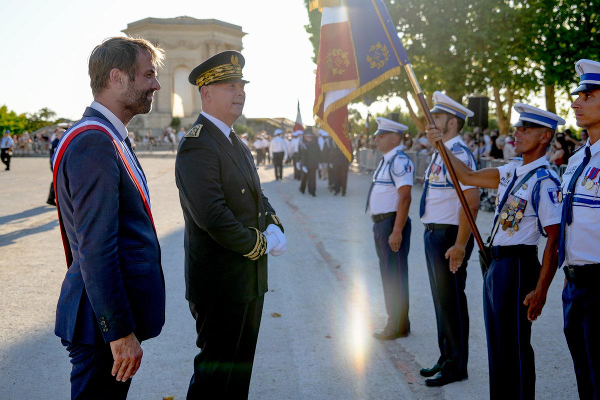 PMMontpellier's tweet image. 🇫🇷 Hier lors de la prise d&apos;armes organisée dans le cadre du #14juillet 
Le @Prefet34 s&apos;adresse aux agents de la @PMMontpellier pour souligner leur engagement afin de garantir la sécurité des habitants de #Montpellier
🦺 Les bénévoles de la #RCSC ont également été remerciés