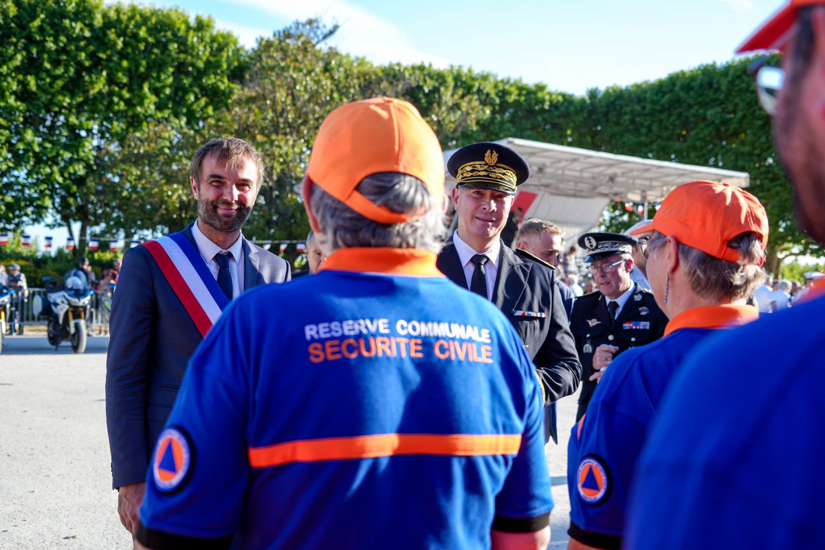 PMMontpellier's tweet image. 🇫🇷 Hier lors de la prise d&apos;armes organisée dans le cadre du #14juillet 
Le @Prefet34 s&apos;adresse aux agents de la @PMMontpellier pour souligner leur engagement afin de garantir la sécurité des habitants de #Montpellier
🦺 Les bénévoles de la #RCSC ont également été remerciés