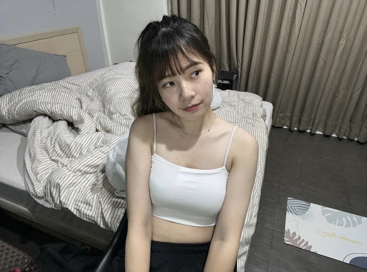 Jack17407805's tweet photo. @image_my_friend 穿成這樣就是希望大家來幹她😈 https://t.co/hxtdPYShhr