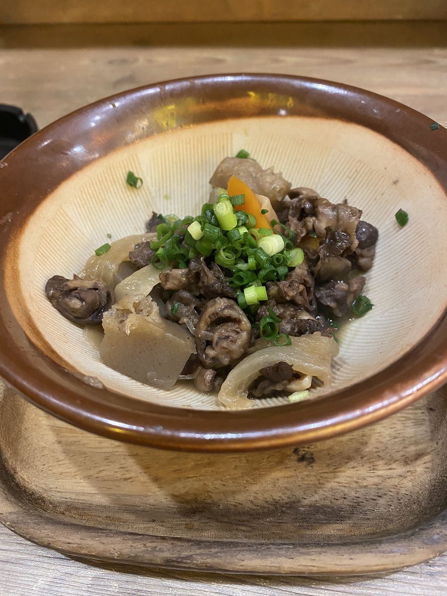 Luna_monst99's tweet photo. 待ち合わせまで時間あるからサクッと1人で初めましての店でちょっと飲んでたらサービスでくれた😙メイクしてきてよかった〜❤️笑
チーズガーリックは罪の味おいしぃ https://t.co/i4NwcpA85k