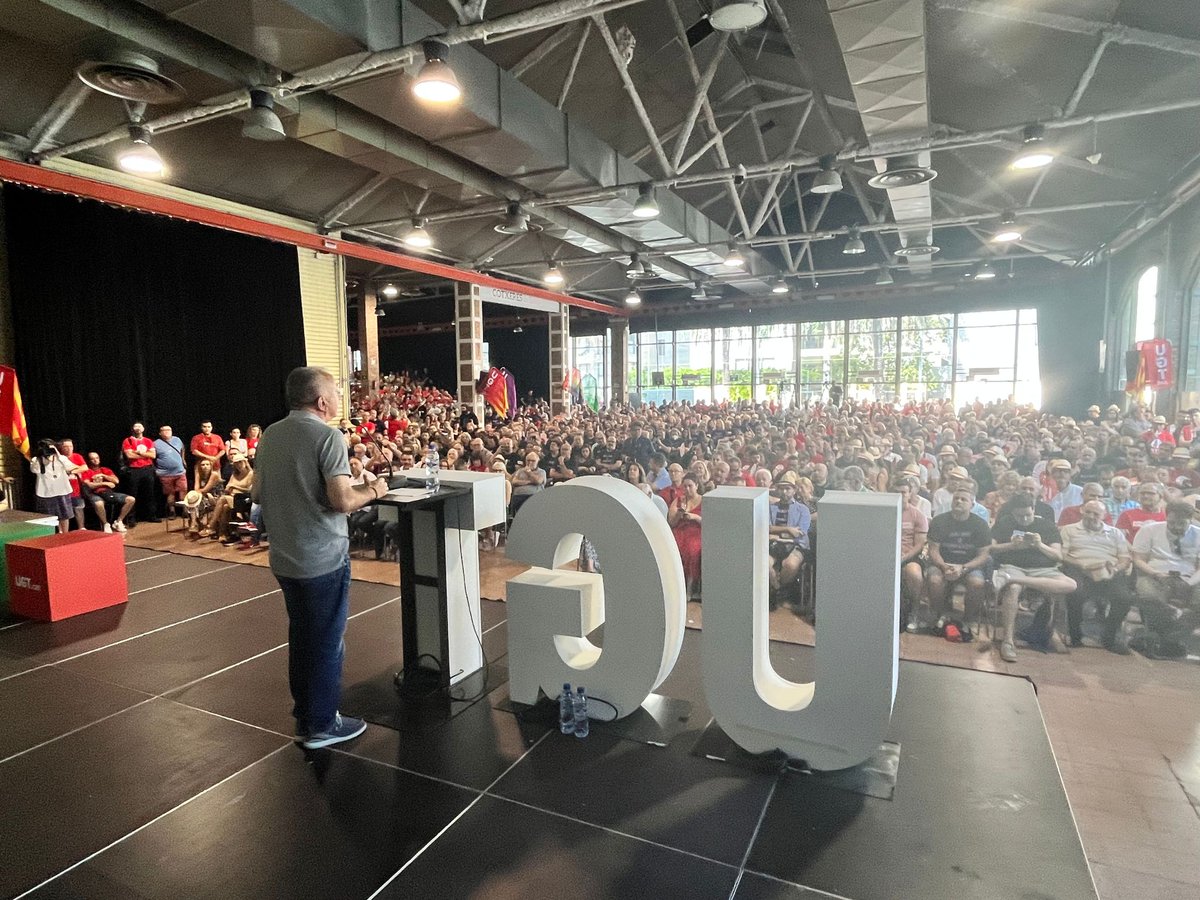 SG_UGT's tweet photo. Hoy es a las delegadas y delegados de @ugtcatalunya a los que pido que el #23J voten en defensa de los derechos y el avance. Gracias por la masiva asistencia. Nos jugamos mucho.✊
#Defenderloganado #Avanzarenderechos https://t.co/IfWpsWGfoD