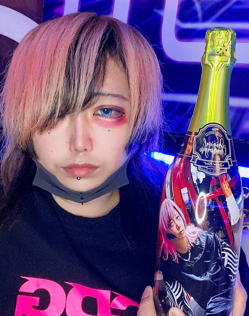 mirai_future007's tweet photo. 濃い色調と豊かな香りを備えた、傑出したオリシャン。2023年の出来栄えは十分に当たり年で昨年より良い味わいが期待できそうです。 https://t.co/a9U5gYfNDX