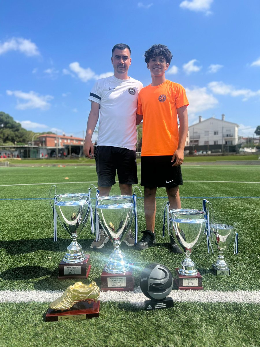sergidia's tweet photo. Muchas gracias mister @sergivaliente8 por esta semana en la @donosticup fantástica,intensa y emocionante 😅😅gracias por todo por tu confianza por tu amistad y por los buenos ratos.
Muy grande ☝️⚽️⚽️⚽️⚽️. https://t.co/AWd7OghMBI
