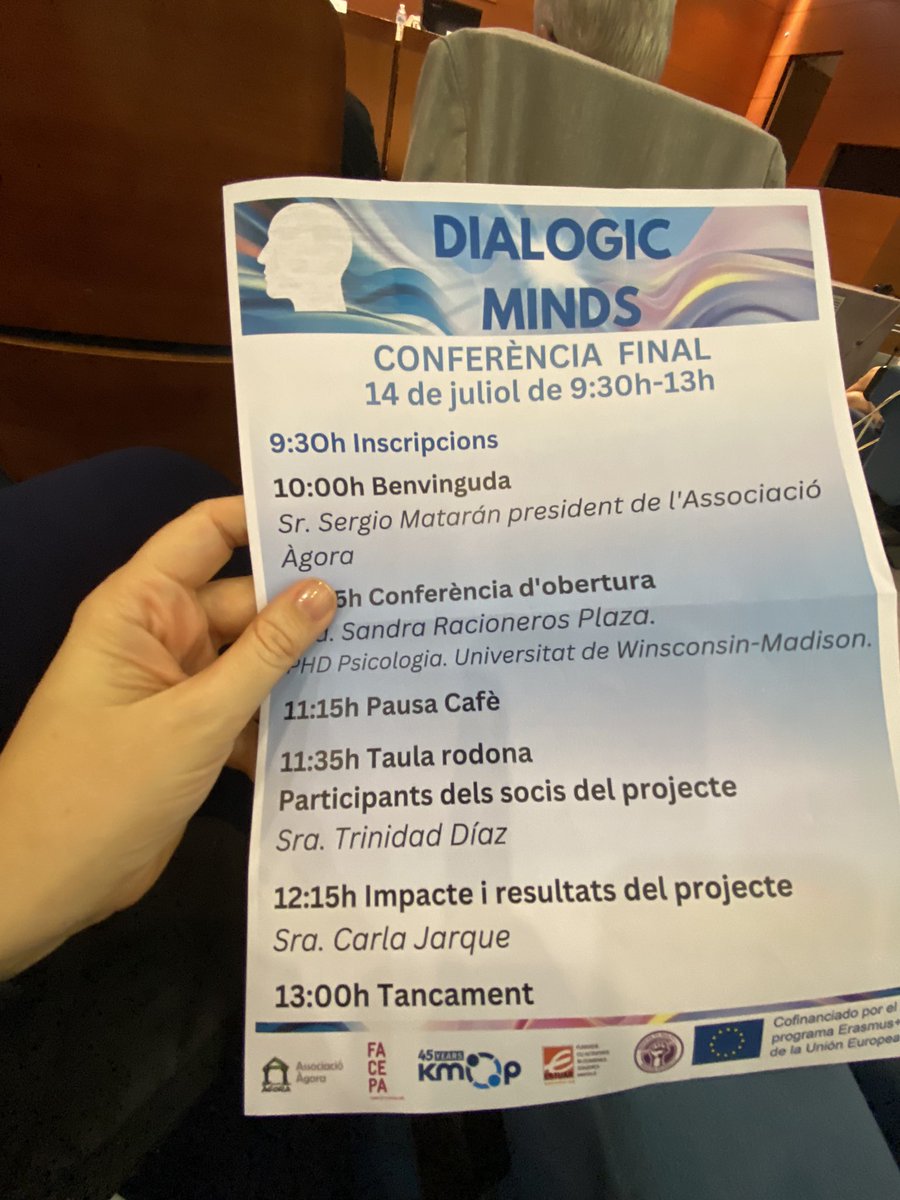 Mjpardo5's tweet photo. Molta emoció i agraïment per retrobar a la Trinidad, participant de les #TertuliesLiteràriesDialògiques del #CAPLaPau en aquest trobada a la que m'ha convidat @vernedalapau @apicsbcn https://t.co/i289fwuMdB