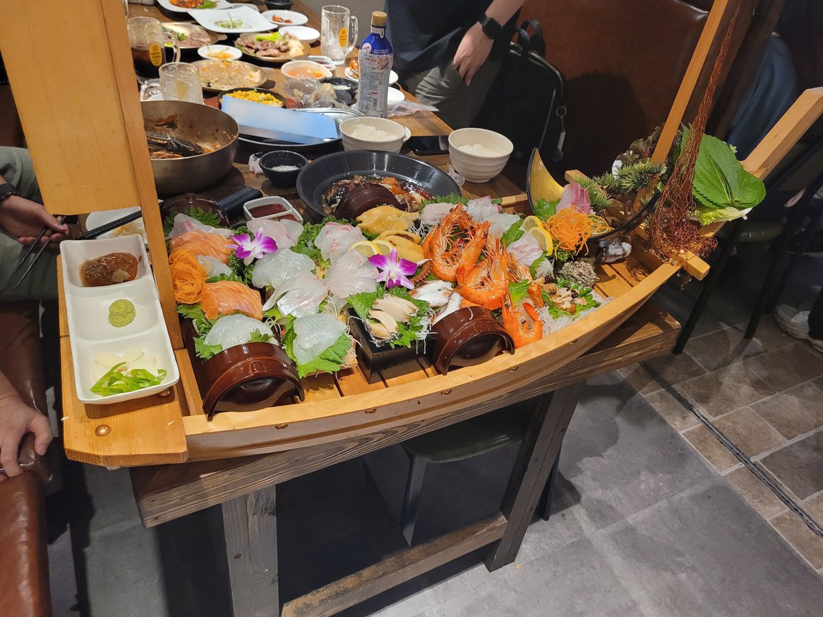 [#TXTMESSAGE] 退勤後メンバーたちとの外食>3<♡
#HUENINGKAI