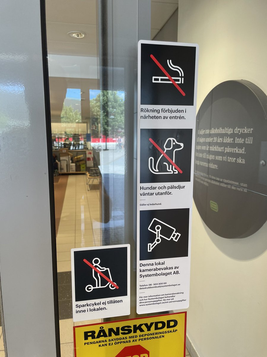 Hunden, röken, sparkcykeln

Hunden, röken, sparkcykeln