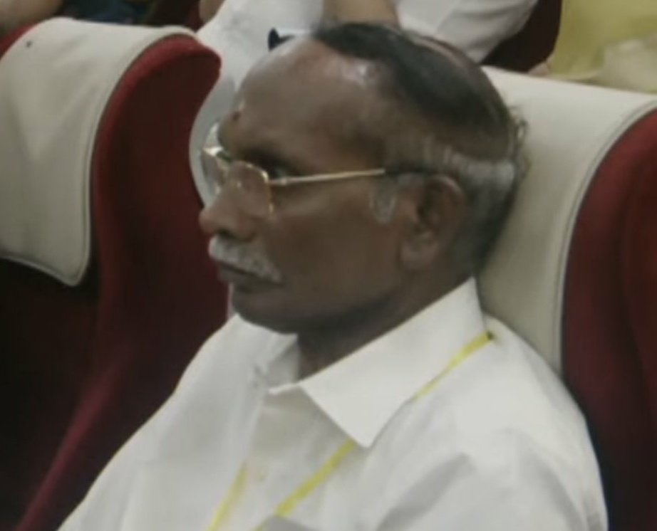 HaramiParindey's tweet photo. Boys: main bhool chuka hun usko, I’ve moved on

Also boys: https://t.co/flswonHQOB