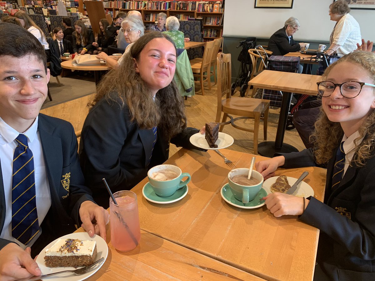tss_library's tweet photo. Books, hot chocolate and cake, is there anything better?
Huge thank you to staff at Waterstone’s Doncaster #waterstones  and members of public in café for saying how polite and lovely our pupils are 🙏 https://t.co/JMRisoeYxs