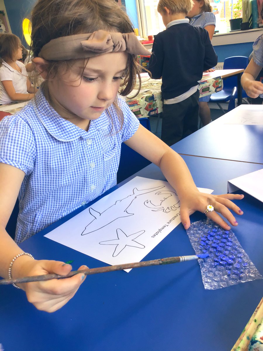 M1ssCunningh4m's tweet photo. Busy bees in year one getting ready for the fashion show next week π³π π¦ we did some printing yesterday to start creating our under the sea themed dress!π¨ @Tockwithcofe #TockY1 #TockDT #TockArt https://t.co/1Kik3JtYdJ