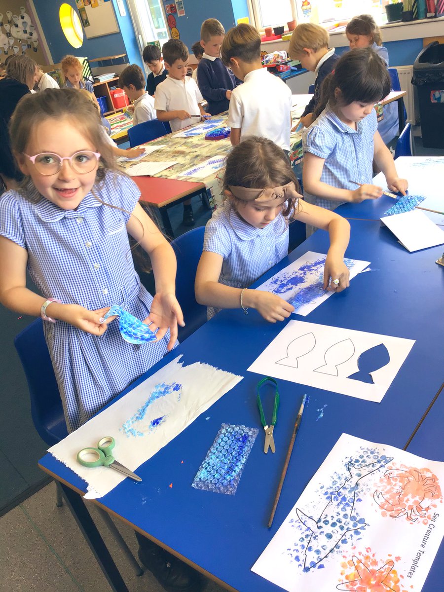 M1ssCunningh4m's tweet photo. Busy bees in year one getting ready for the fashion show next week π³π π¦ we did some printing yesterday to start creating our under the sea themed dress!π¨ @Tockwithcofe #TockY1 #TockDT #TockArt https://t.co/1Kik3JtYdJ