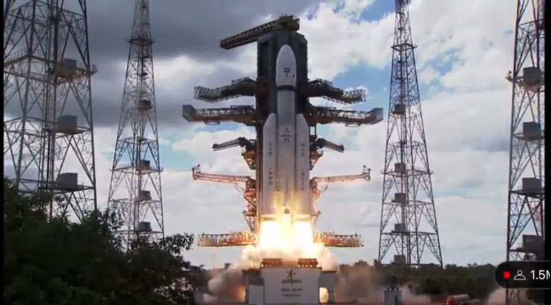 premarajanv2000's tweet photo. Soaring pride of India! 🚀#Chandrayaan3 https://t.co/BNGMaR0Hkp