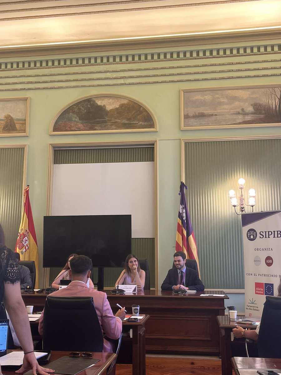 🙋‍♀️A la simulació organitzada per <a href="/sipib_illes/">S I P I B</a> al Parlament de les Illes Balears.

👉És un plaer poder patrocinar i participar en aquest projecte tan lligat a promocionar els valors democràtics i el parlamentarisme.