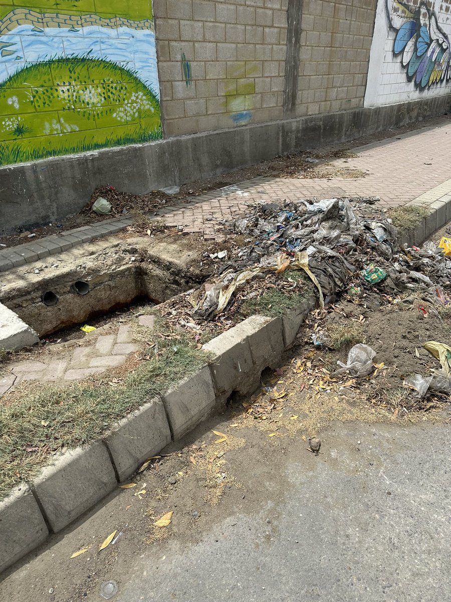 TalalChandio's tweet photo. Clearing the Way for a Cleaner Clifton!We're hard at work cleaning the storm water drain in Block-2, along with Clifton Ward-3 representatives ensuring a smooth flow and preventing inconvenience to our citizens. Let's join hands and say #NoToPlasticBags for a greener future! 🌍
#KarachiWorks
