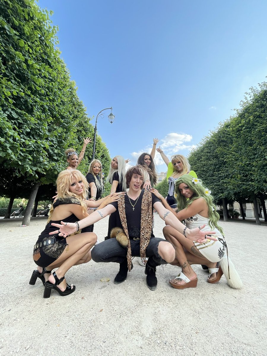 EthanTryce's tweet photo. Am I surrounded by enough beauties? 

#gyaru #gyaruo #gaijingyaru #gyaransu #ギャル　#ギャル男 https://t.co/zXF8OHeCDP