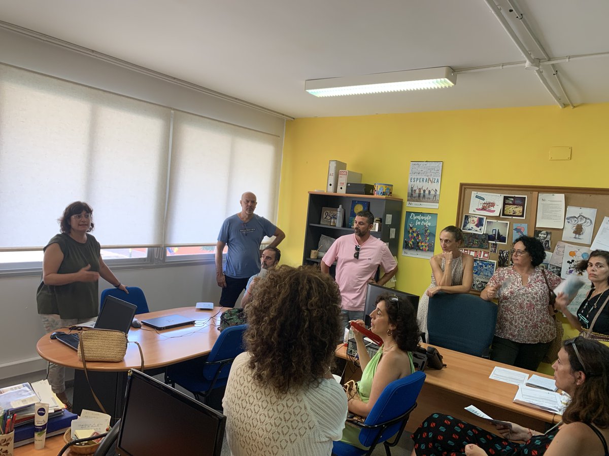 socialjesuitas's tweet photo. Casi 20 personas de 8 obras del sector social han participado en el módulo III de formación. Además de los encuentros, talleres y espacios formativos, las personas asistentes han podido visitar el proyecto de Nazaret, miembro de la @MimbreRed en Alicante. https://t.co/Iit9nJQsg1 https://t.co/io4nKG2Xkp
