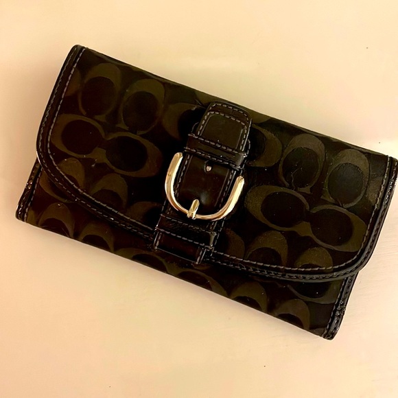 ReaneeRecycled's tweet photo. So good I had to share! Check out all the items I'm loving on @Poshmarkapp #poshmark #fashion #style #shopmycloset #shein #invicta #coach: https://t.co/tzcpxfakVb https://t.co/CMIlujf5Gp