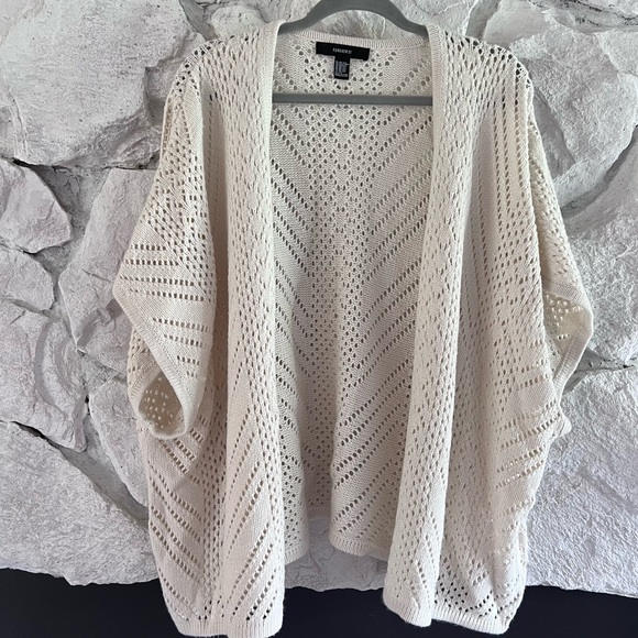 swscrafts's tweet photo. So good I had to share! Check out all the items I'm loving on @Poshmarkapp #poshmark #fashion #style #shopmycloset #guess #forever21: https://t.co/Fp3x1BWGJm https://t.co/srxoGs7N3L