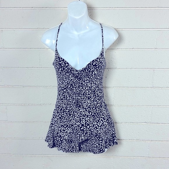 Meifaks's tweet photo. So good I had to share! Check out all the items I'm loving on @Poshmarkapp from @Jacquel99707097 #poshmark #fashion #style #shopmycloset #mother #urbanoutfitters #adidas: https://t.co/nuAiQ0q3GE https://t.co/glGKoeMUDx