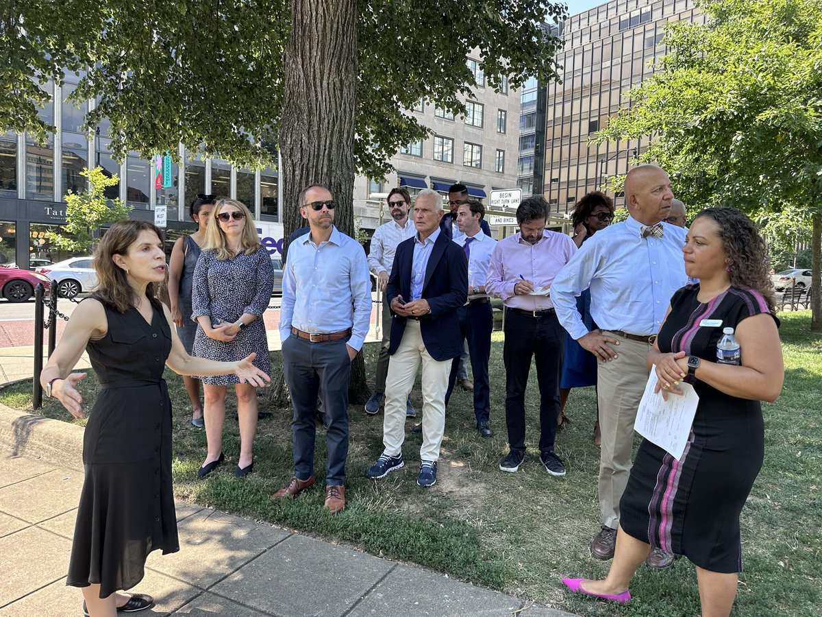 Field trip in my fav city…#DC Touring downtown sites & reimagining the future of DowntownDC with @FedCityCouncil  @DowntownDCBID @GoldenTriDC @atrueblood