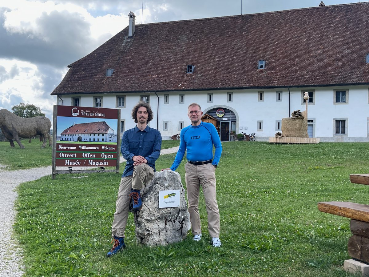casimirvonarx's tweet photo. Keine Dienstreise, ABR eine Wanderung.
Mit Christoph Neuhaus auf Etappe 1 der ViaBerna von ➡️Bellelay nach Tramelan.
@kanton_bern #bernerwanderwege #bernerando #viaberna #wandernverbindet https://t.co/hKyiyWG7FB