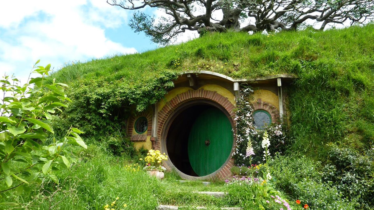 ArchitectureTud's tweet photo. ‘Earth homes." 

These houses are designed to be partially or fully integrated into the surrounding terrain, utilising the earth as a natural insulator and providing environmental benefits such as improved energy efficiency and thermal stability. https://t.co/IcwIQyvgqE