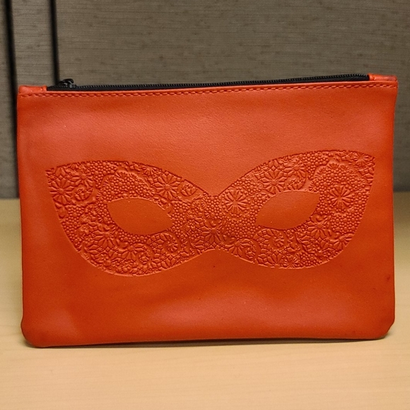 So good I had to share! Check out all the items I'm loving on <a href="/Poshmarkapp/">Poshmark</a> #poshmark #fashion #style #shopmycloset #uniqlo #ipsy: posh.mk/AF1G2KjpqBb