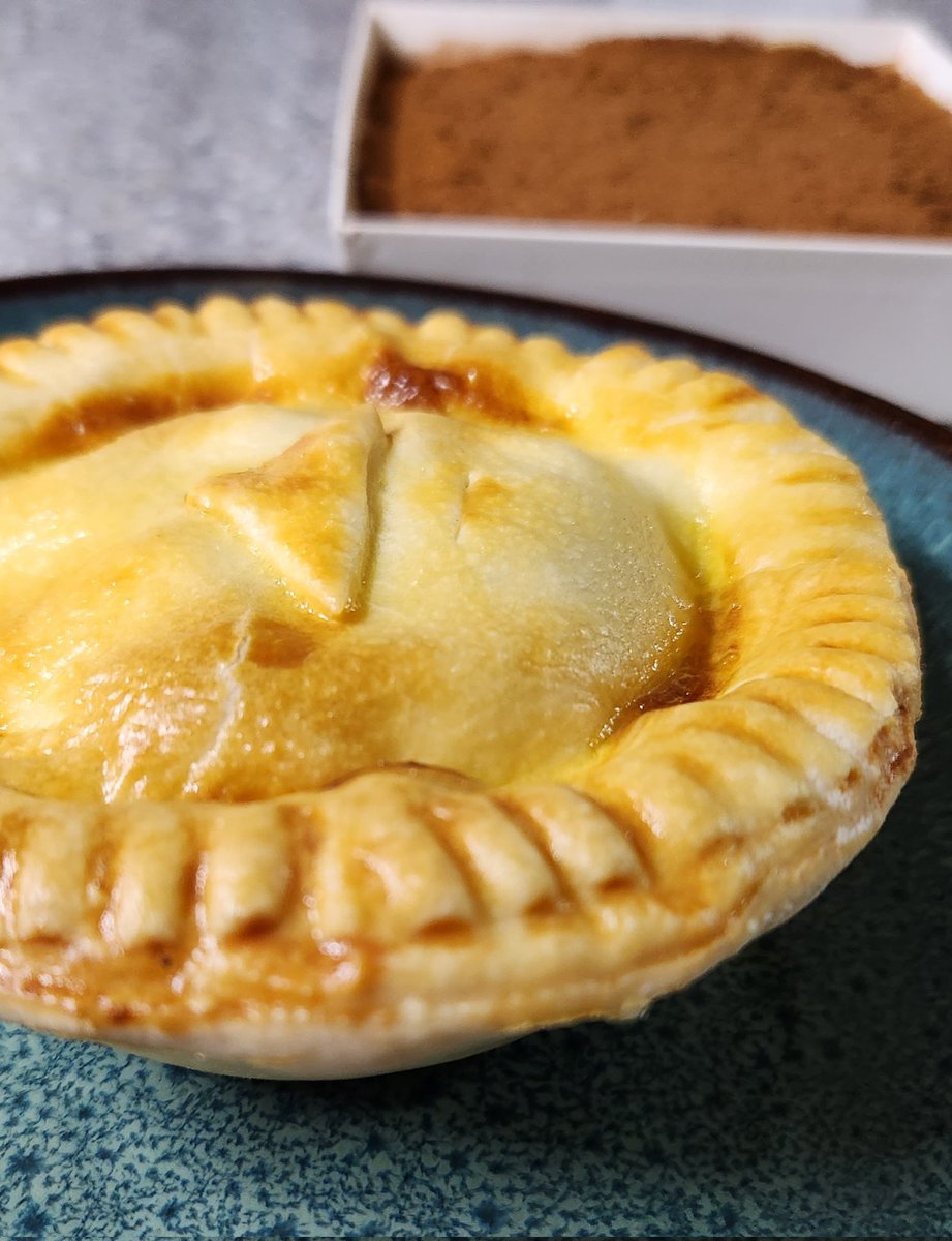 MikeBosack's tweet image. Would not have guess that I could find a delicious #MeatPie &amp;amp; #MilkTart in #Pyeongtaek, but *Biltong Box &amp;amp; Deli* knocks it out of the park every time.

Probably helps that the owner/chef is from #CapeTown🇿🇦!