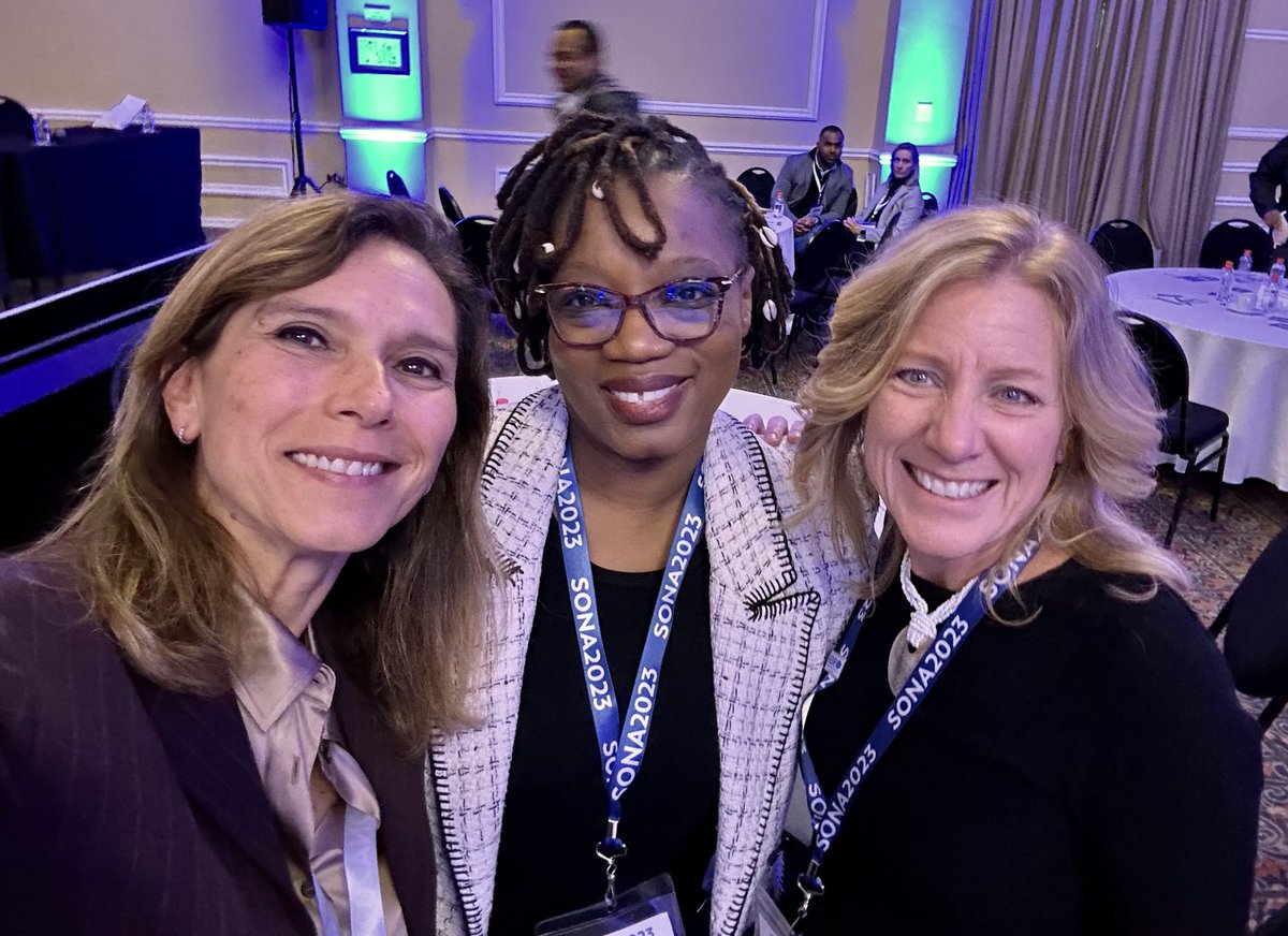 TheBaleLab's tweet photo. Presidents in Neuro 🧠 at ⁦@SONAorg⁩. Notice anything? 😉 President of ⁦@SANeuroSoc⁩ ⁦@rachaeldangare1⁩ President of ⁦@EBBS_Science⁩ ⁦@franciru1⁩ and President of ⁦@IBROorg⁩. Representation matters. #WomenInNeuro https://t.co/aa0e83TWkr