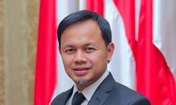 Saya mau kasih apresiasi dan terimakasih untuk Mas <a href="/BimaAryaS/">bima arya</a> Walkot Bogor. Sebagai ketua Apeksi, beliau sukses bikin forum di Makassar kemarin yang berhasil dalam dua hal. 

Pertama dalam penyelenggaraan yang berhasil mengundang tiga bacapres. Tapi keberhasilan kedua lebih